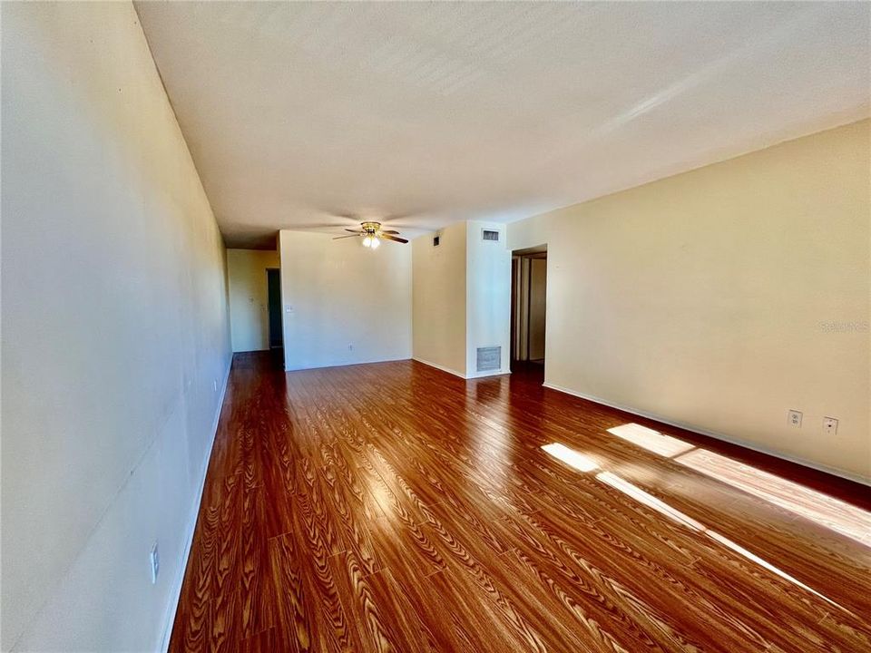 For Sale: $125,000 (2 beds, 1 baths, 1100 Square Feet)