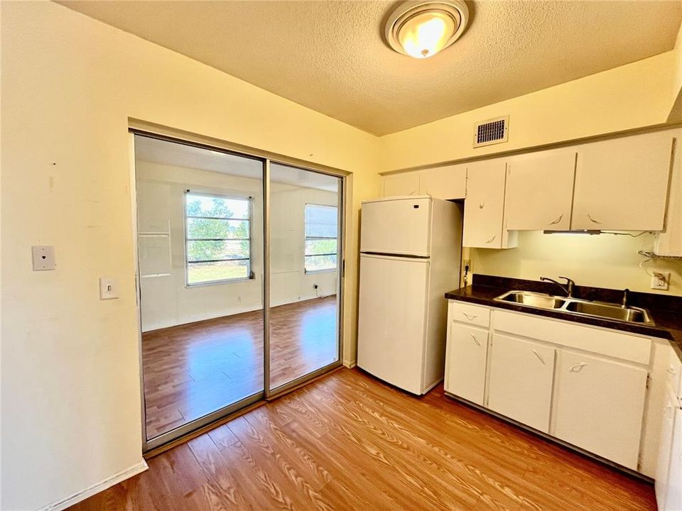 For Sale: $125,000 (2 beds, 1 baths, 1100 Square Feet)