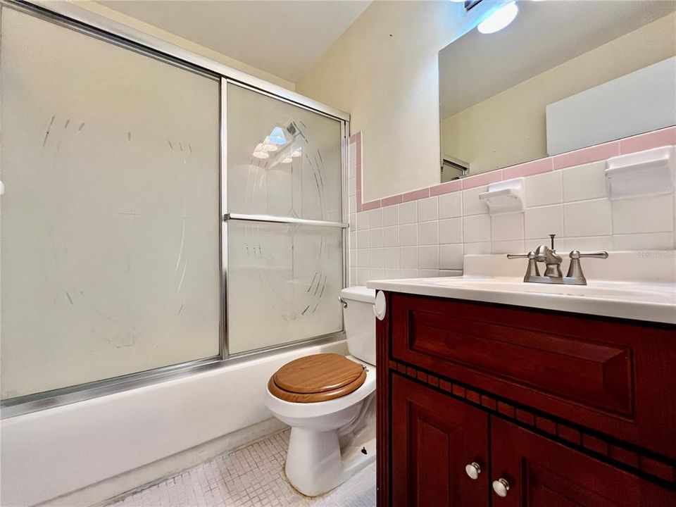 For Sale: $125,000 (2 beds, 1 baths, 1100 Square Feet)