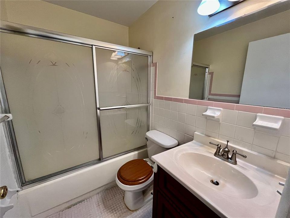 For Sale: $125,000 (2 beds, 1 baths, 1100 Square Feet)