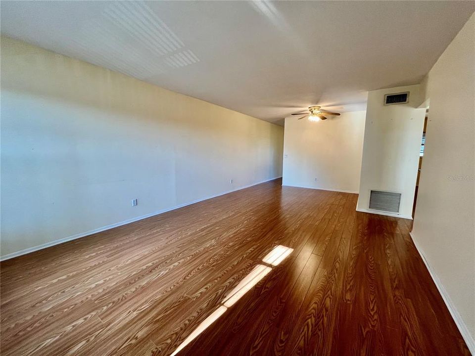 For Sale: $125,000 (2 beds, 1 baths, 1100 Square Feet)