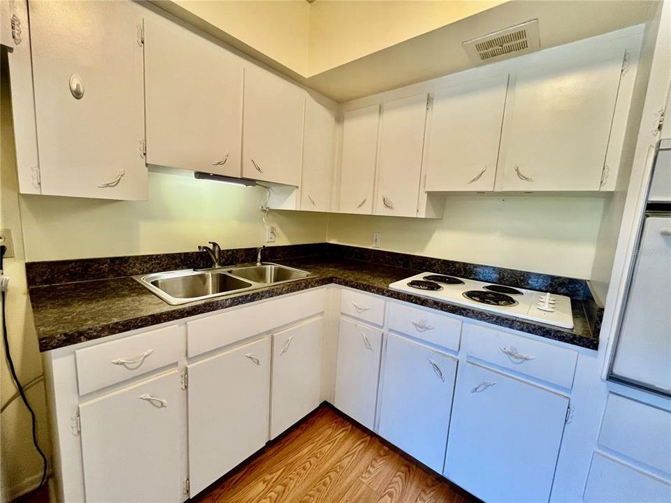 For Sale: $125,000 (2 beds, 1 baths, 1100 Square Feet)