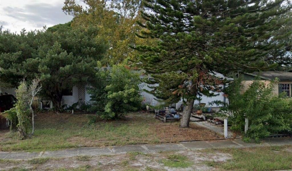 合同活跃: $299,000 (3 贝兹, 1 浴室, 952 平方英尺)