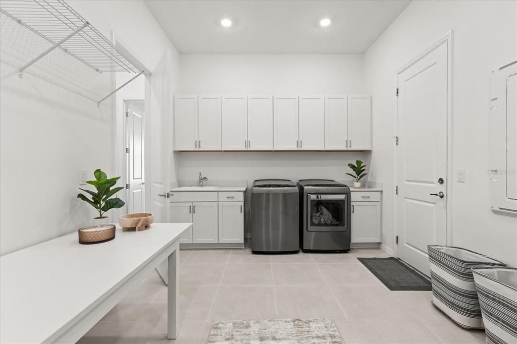 For Sale: $949,900 (4 beds, 3 baths, 3040 Square Feet)