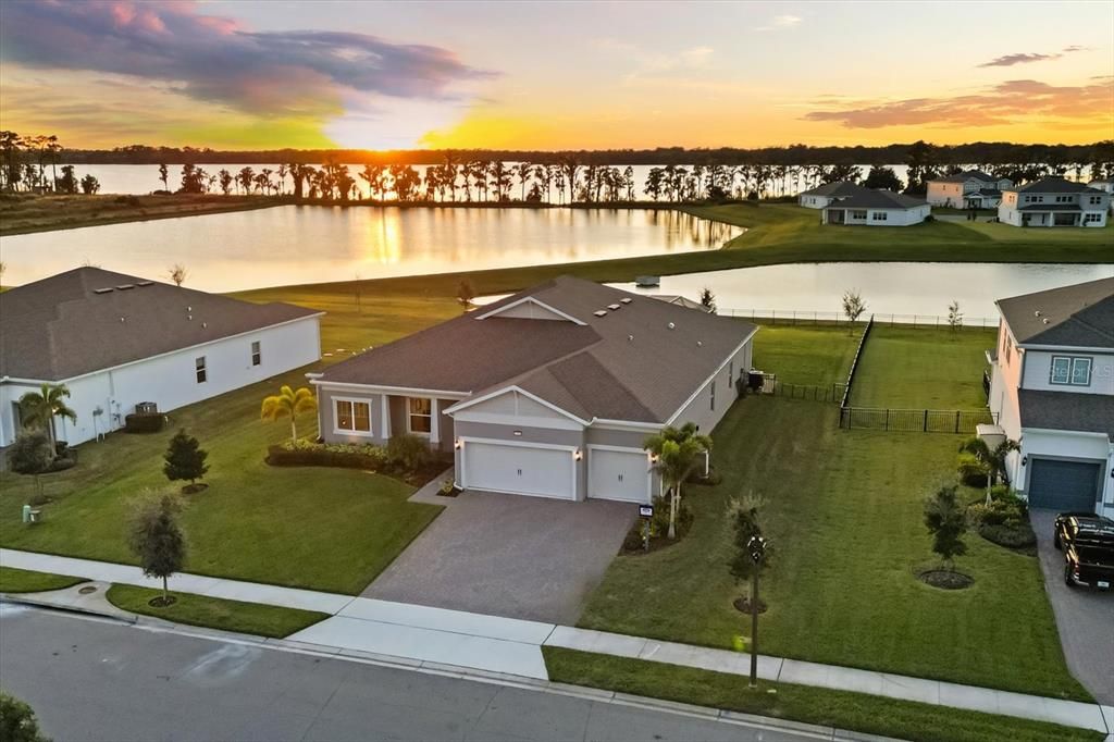 For Sale: $949,900 (4 beds, 3 baths, 3040 Square Feet)