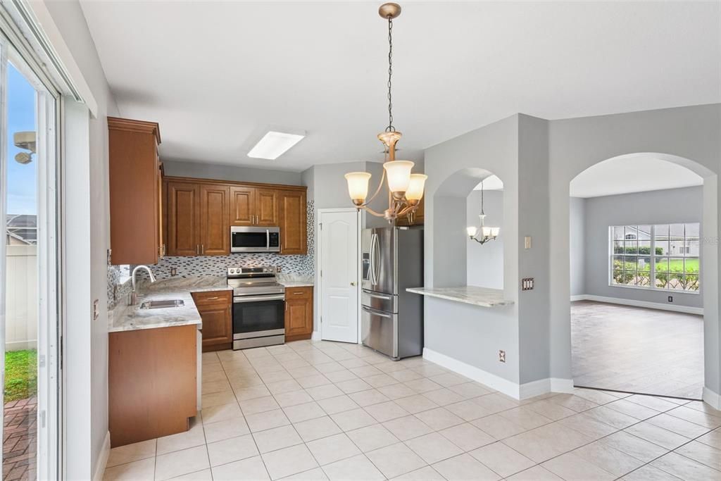 En Venta: $559,000 (4 camas, 2 baños, 2578 Pies cuadrados)