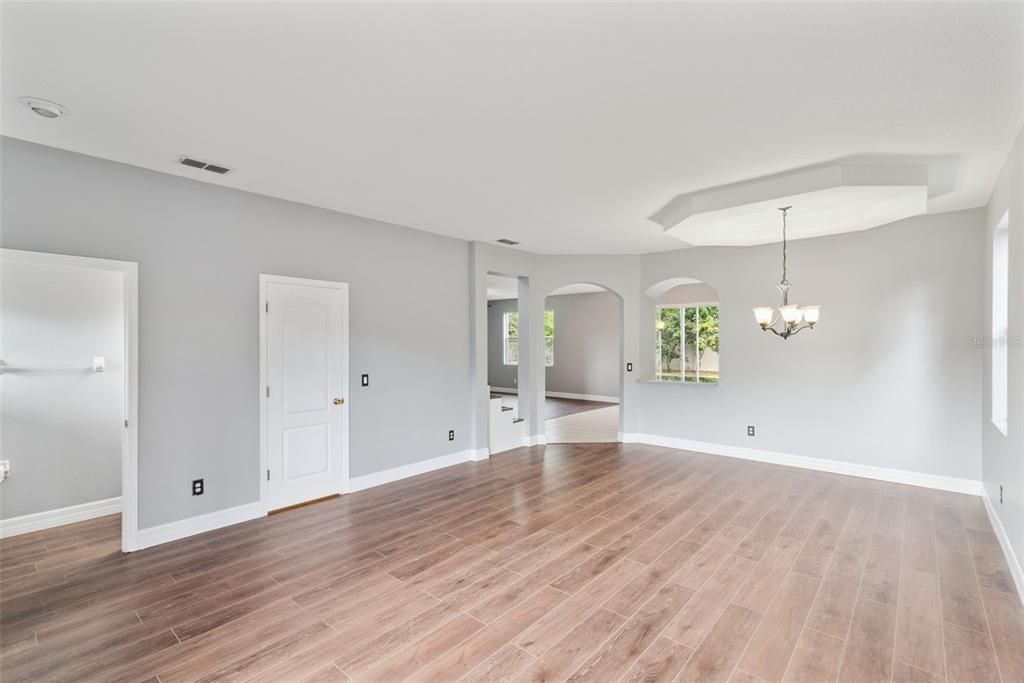 En Venta: $559,000 (4 camas, 2 baños, 2578 Pies cuadrados)