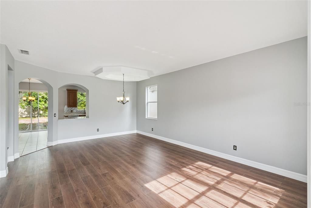 En Venta: $559,000 (4 camas, 2 baños, 2578 Pies cuadrados)