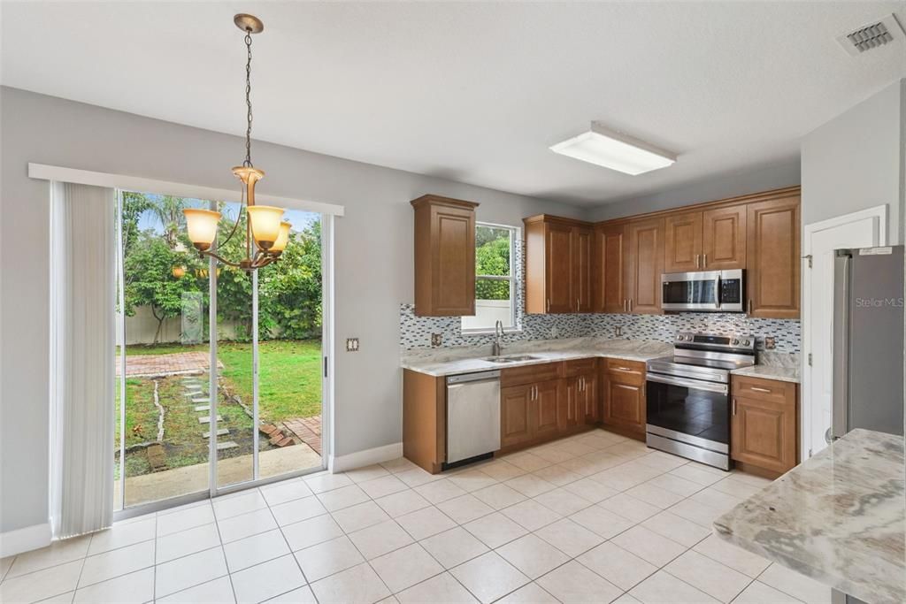 En Venta: $559,000 (4 camas, 2 baños, 2578 Pies cuadrados)