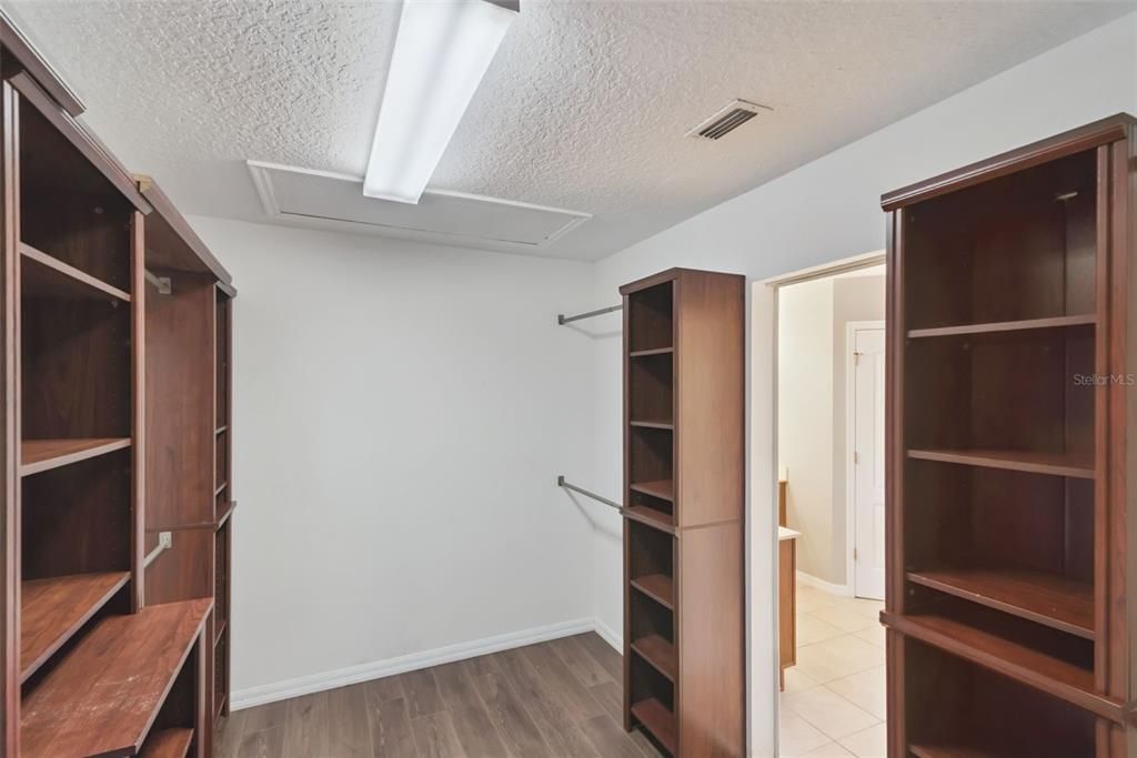 En Venta: $559,000 (4 camas, 2 baños, 2578 Pies cuadrados)