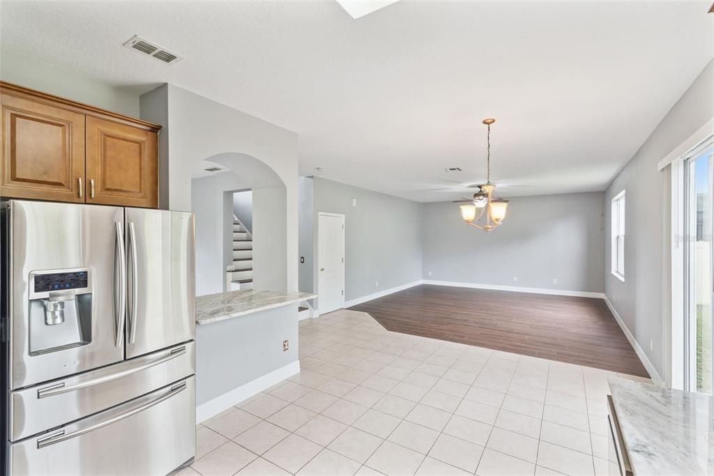 En Venta: $559,000 (4 camas, 2 baños, 2578 Pies cuadrados)