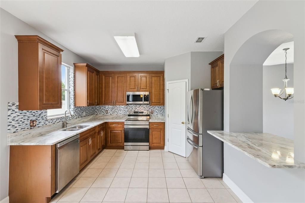 En Venta: $559,000 (4 camas, 2 baños, 2578 Pies cuadrados)