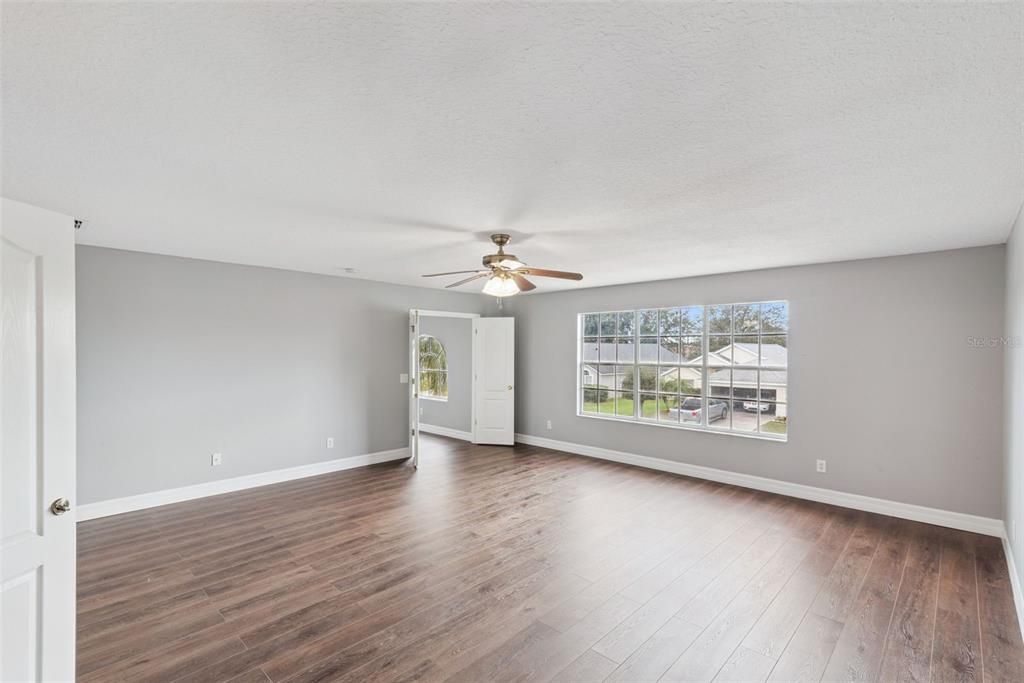 En Venta: $559,000 (4 camas, 2 baños, 2578 Pies cuadrados)