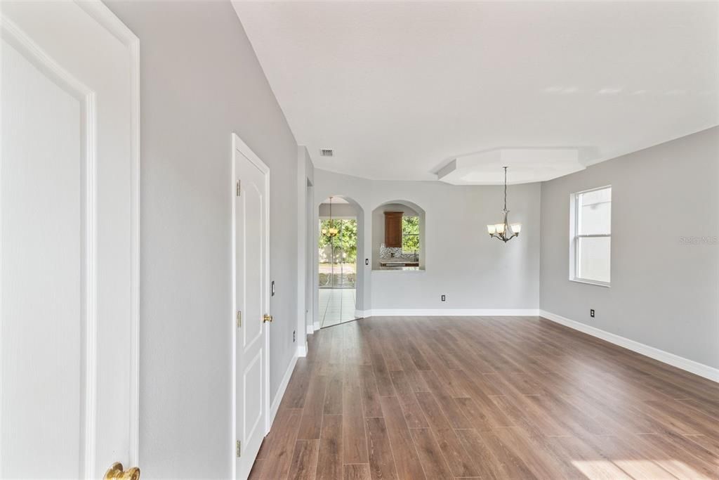 En Venta: $559,000 (4 camas, 2 baños, 2578 Pies cuadrados)