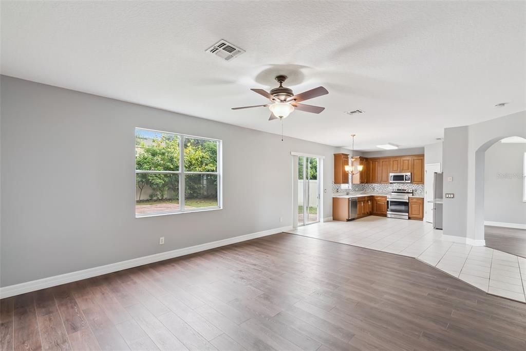 En Venta: $559,000 (4 camas, 2 baños, 2578 Pies cuadrados)