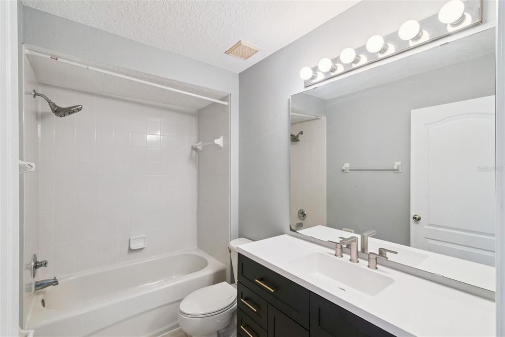 En Venta: $559,000 (4 camas, 2 baños, 2578 Pies cuadrados)