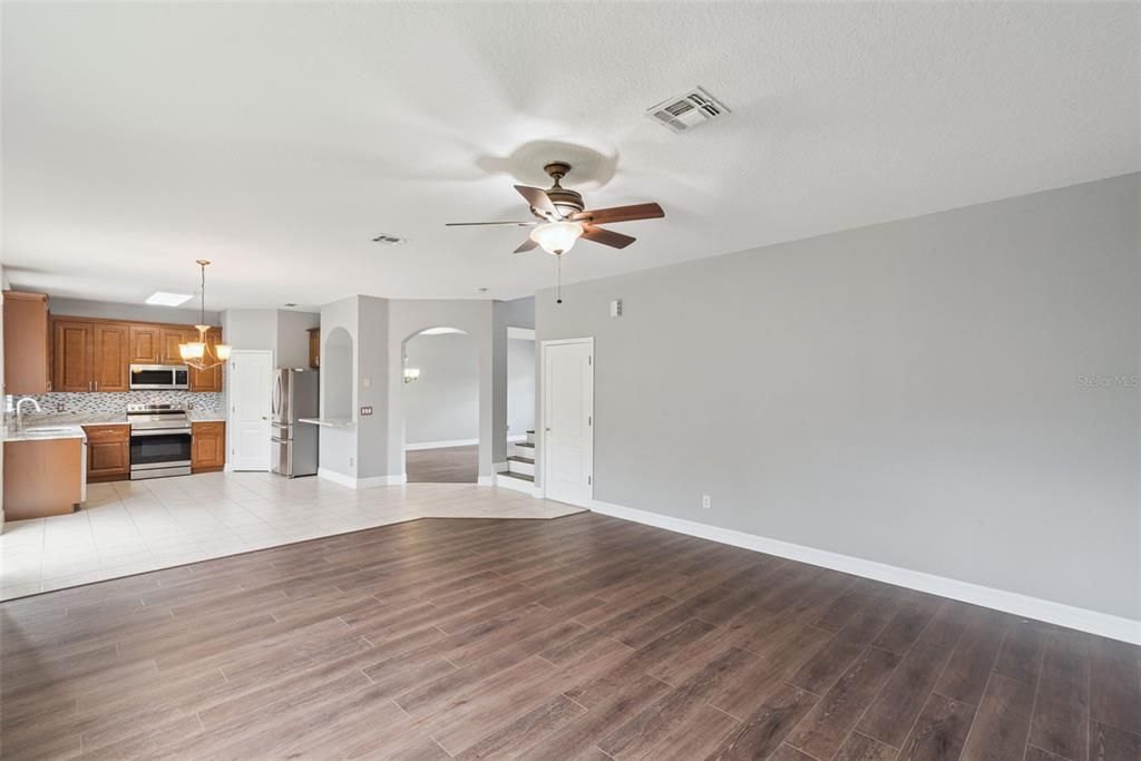 En Venta: $559,000 (4 camas, 2 baños, 2578 Pies cuadrados)