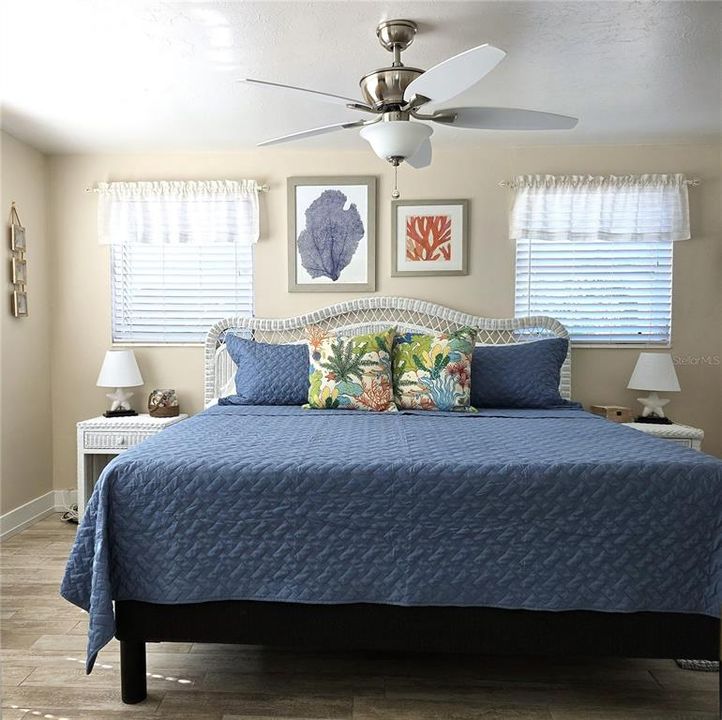 待售: $299,800 (1 贝兹, 2 浴室, 564 平方英尺)