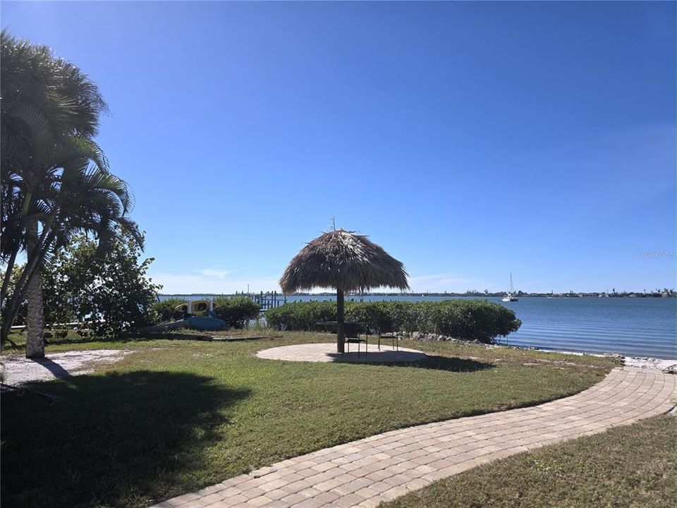 待售: $299,800 (1 贝兹, 2 浴室, 564 平方英尺)