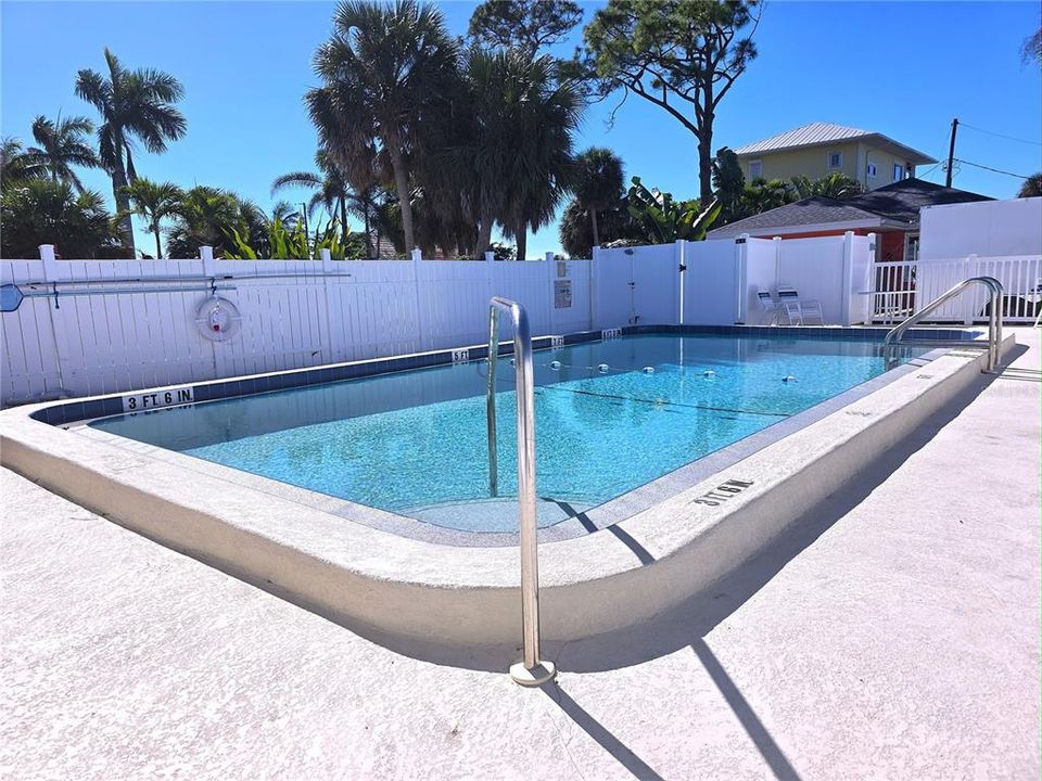 待售: $299,800 (1 贝兹, 2 浴室, 564 平方英尺)