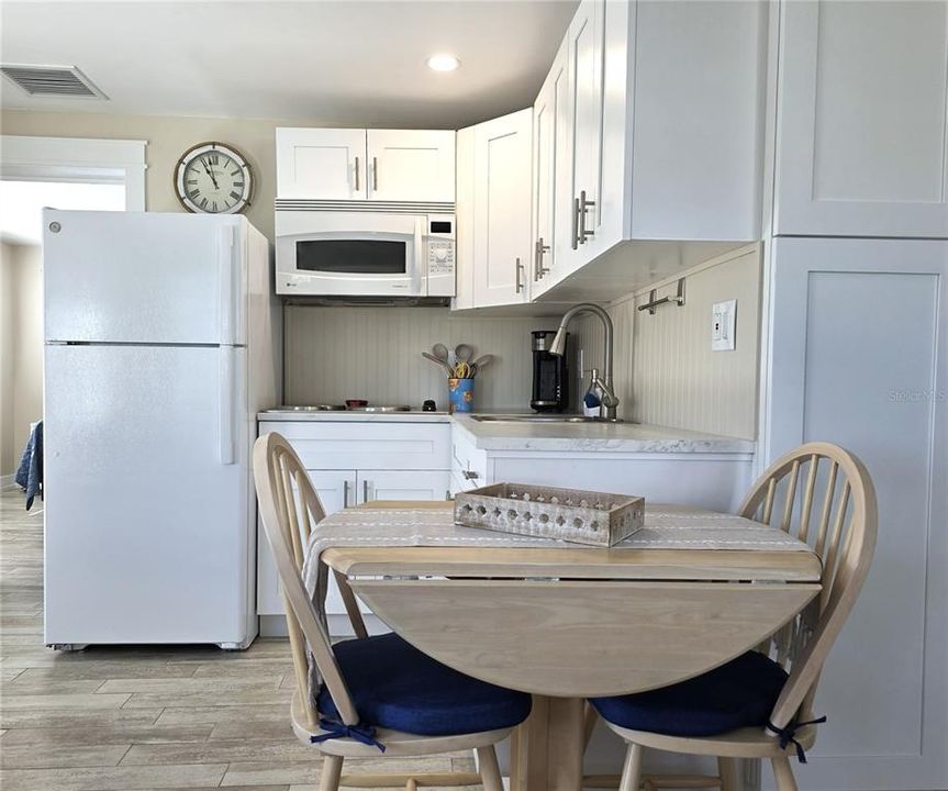 待售: $299,800 (1 贝兹, 2 浴室, 564 平方英尺)