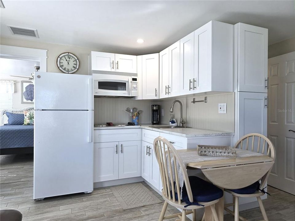 待售: $299,800 (1 贝兹, 2 浴室, 564 平方英尺)