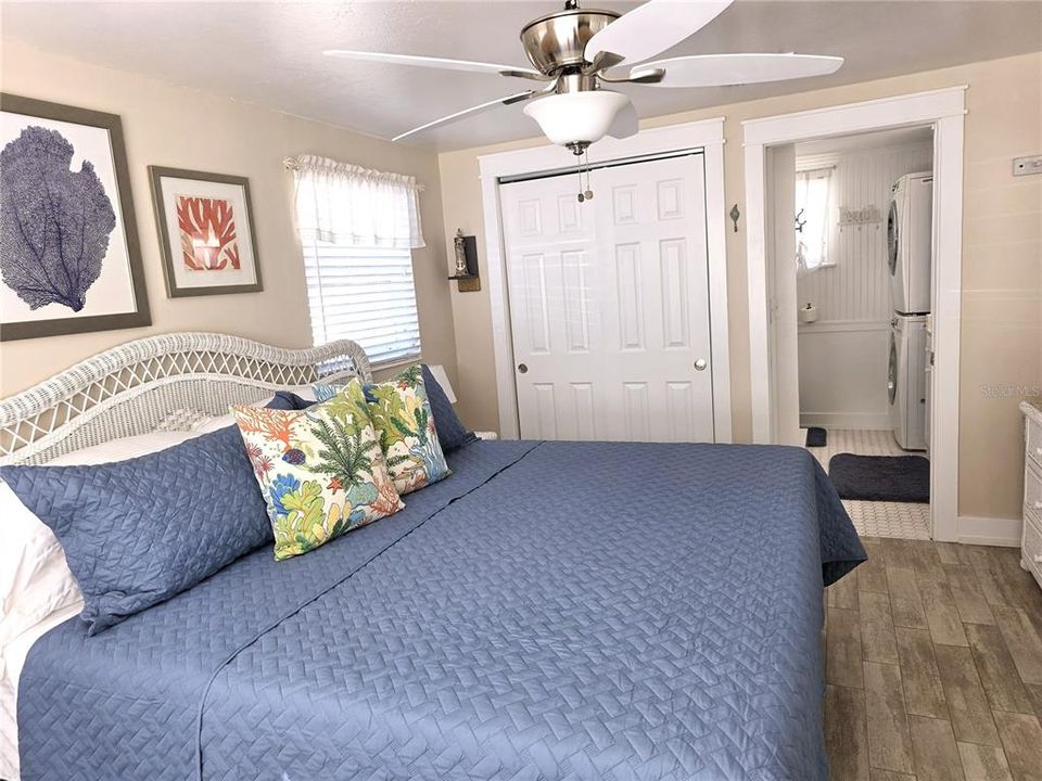 待售: $299,800 (1 贝兹, 2 浴室, 564 平方英尺)