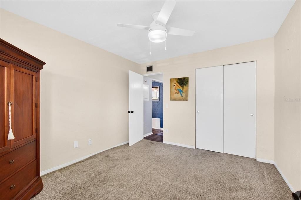 For Sale: $143,000 (2 beds, 1 baths, 1100 Square Feet)