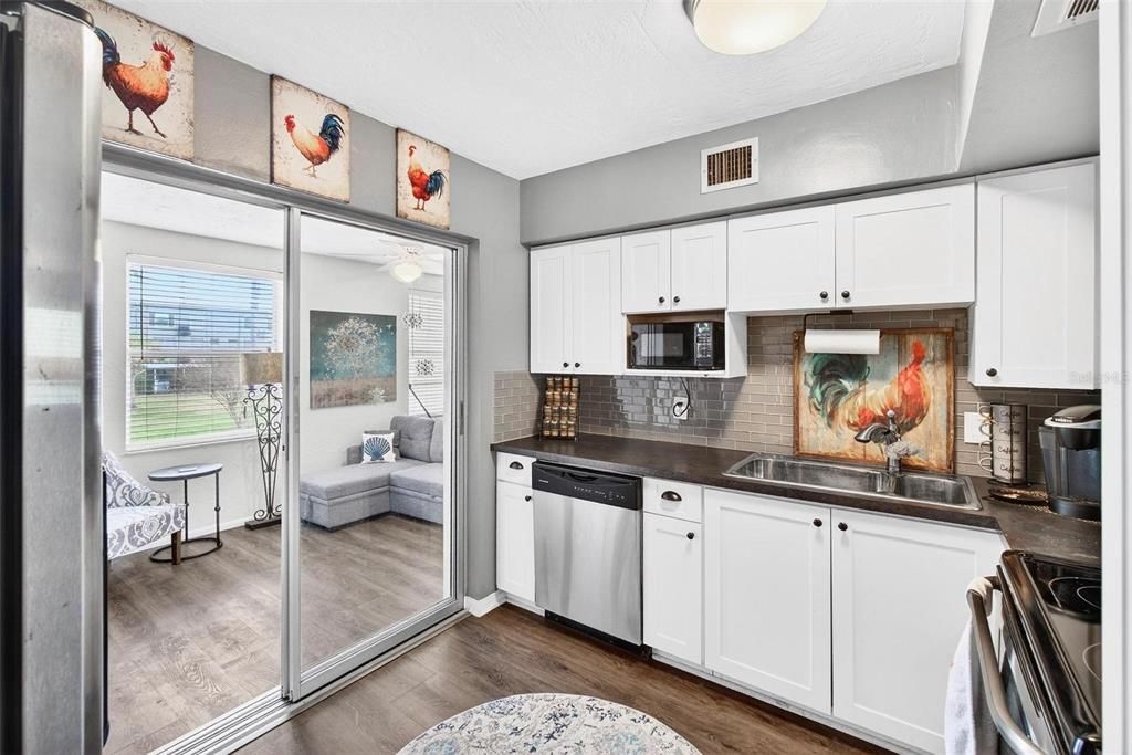 For Sale: $143,000 (2 beds, 1 baths, 1100 Square Feet)