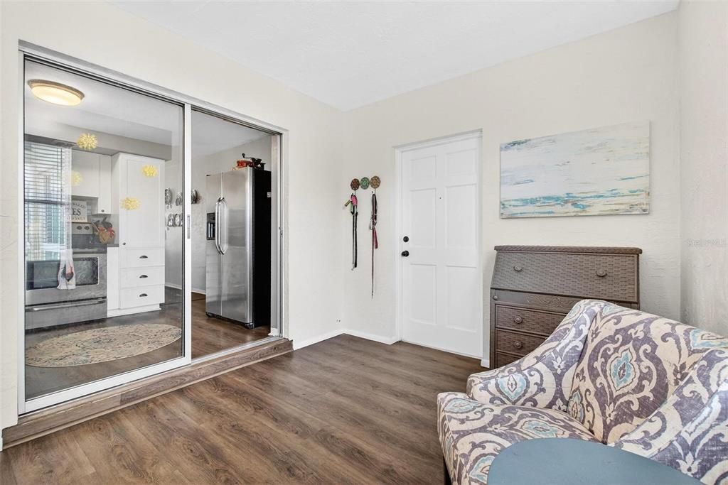 For Sale: $143,000 (2 beds, 1 baths, 1100 Square Feet)