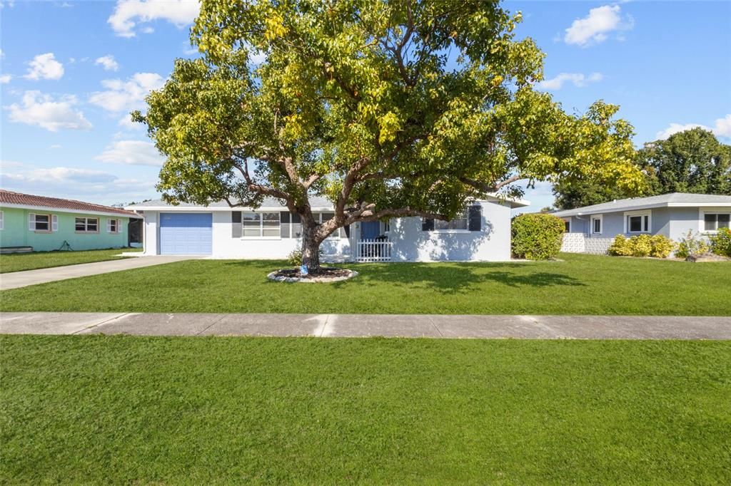 For Sale: $469,900 (2 beds, 2 baths, 1299 Square Feet)