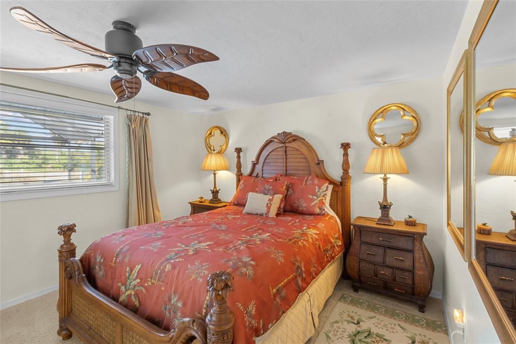 For Sale: $469,900 (2 beds, 2 baths, 1299 Square Feet)