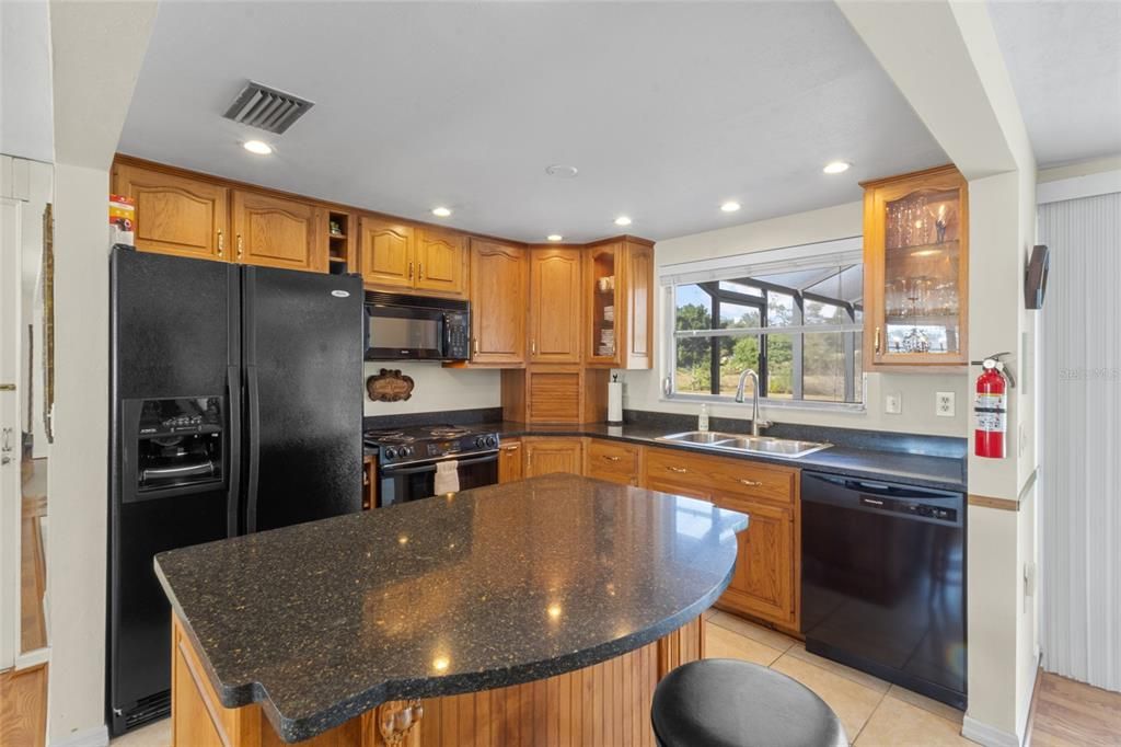 For Sale: $469,900 (2 beds, 2 baths, 1299 Square Feet)