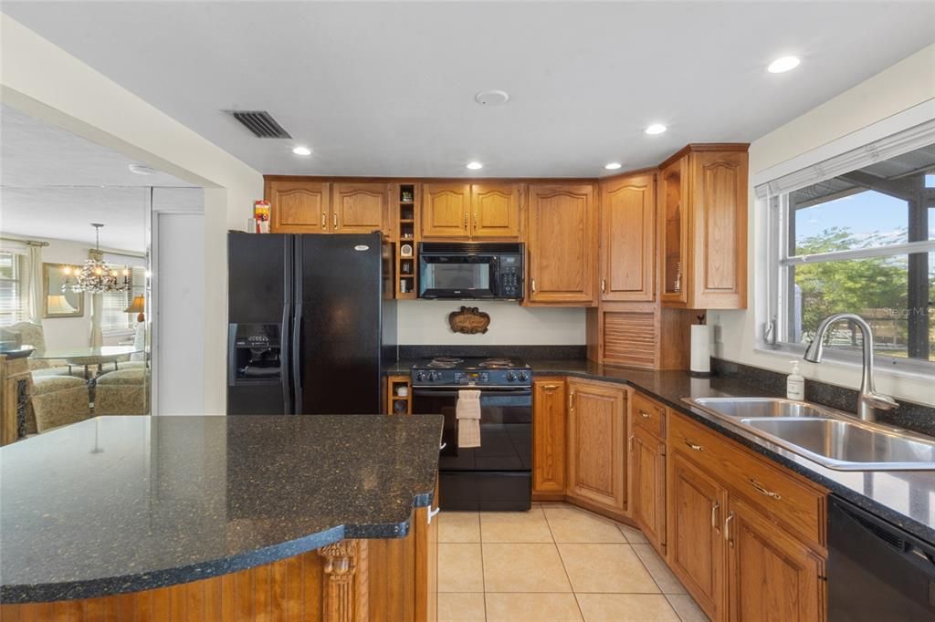 For Sale: $469,900 (2 beds, 2 baths, 1299 Square Feet)