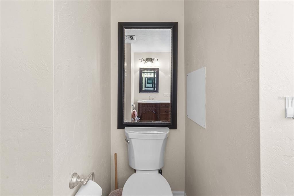 For Sale: $469,900 (2 beds, 2 baths, 1299 Square Feet)