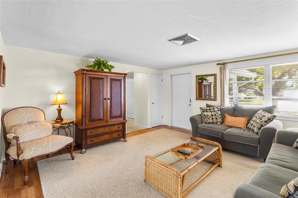 For Sale: $469,900 (2 beds, 2 baths, 1299 Square Feet)