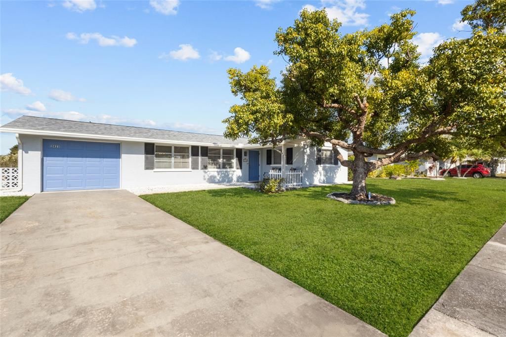 For Sale: $469,900 (2 beds, 2 baths, 1299 Square Feet)