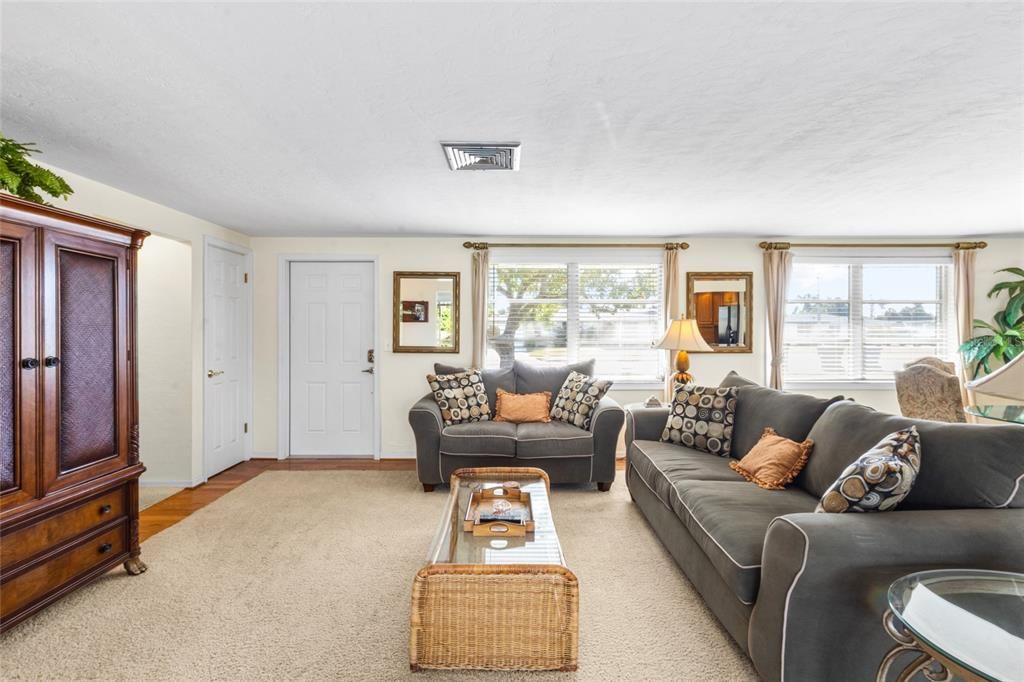 For Sale: $469,900 (2 beds, 2 baths, 1299 Square Feet)