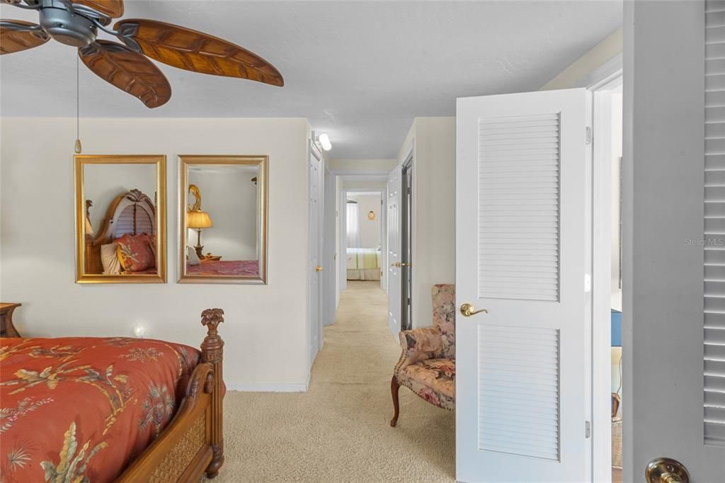 For Sale: $469,900 (2 beds, 2 baths, 1299 Square Feet)