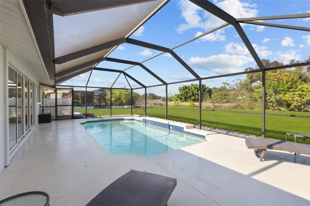 For Sale: $469,900 (2 beds, 2 baths, 1299 Square Feet)