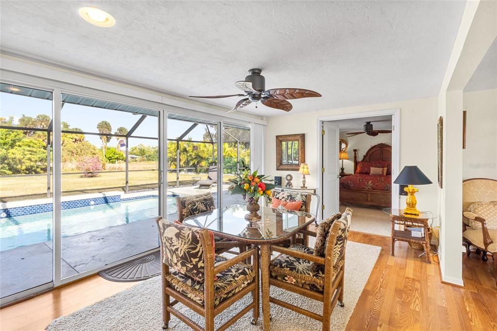 For Sale: $469,900 (2 beds, 2 baths, 1299 Square Feet)