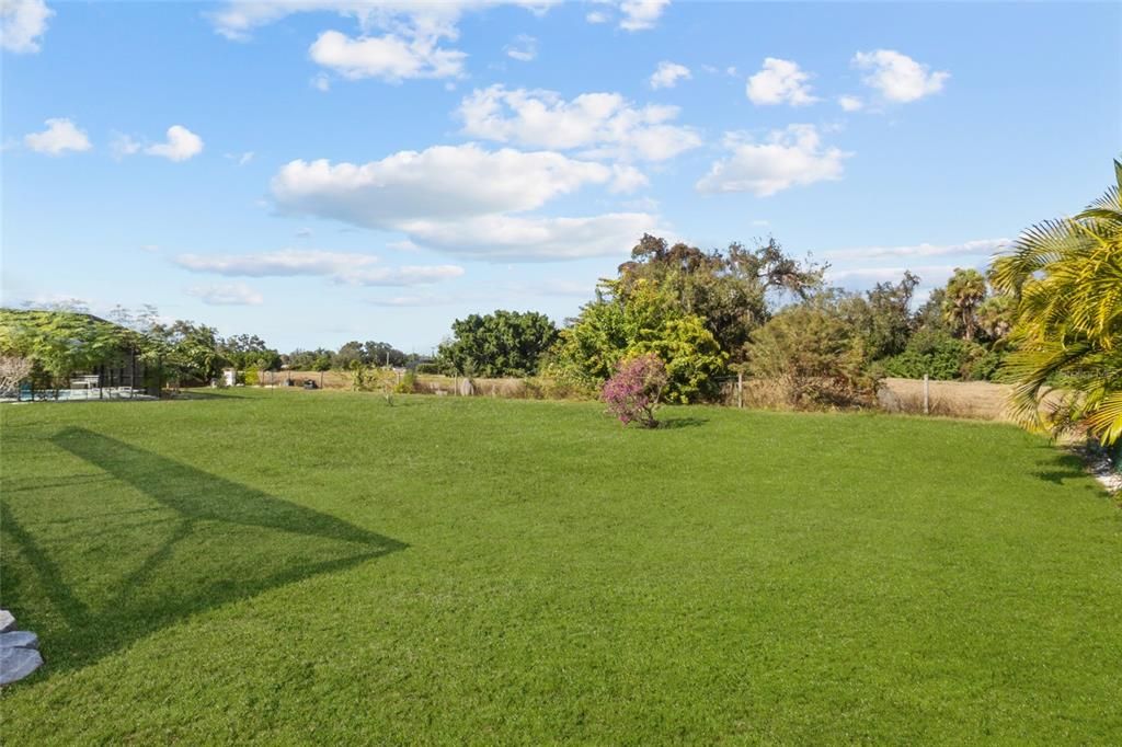 For Sale: $469,900 (2 beds, 2 baths, 1299 Square Feet)