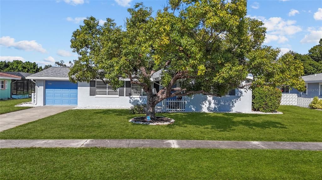 For Sale: $469,900 (2 beds, 2 baths, 1299 Square Feet)