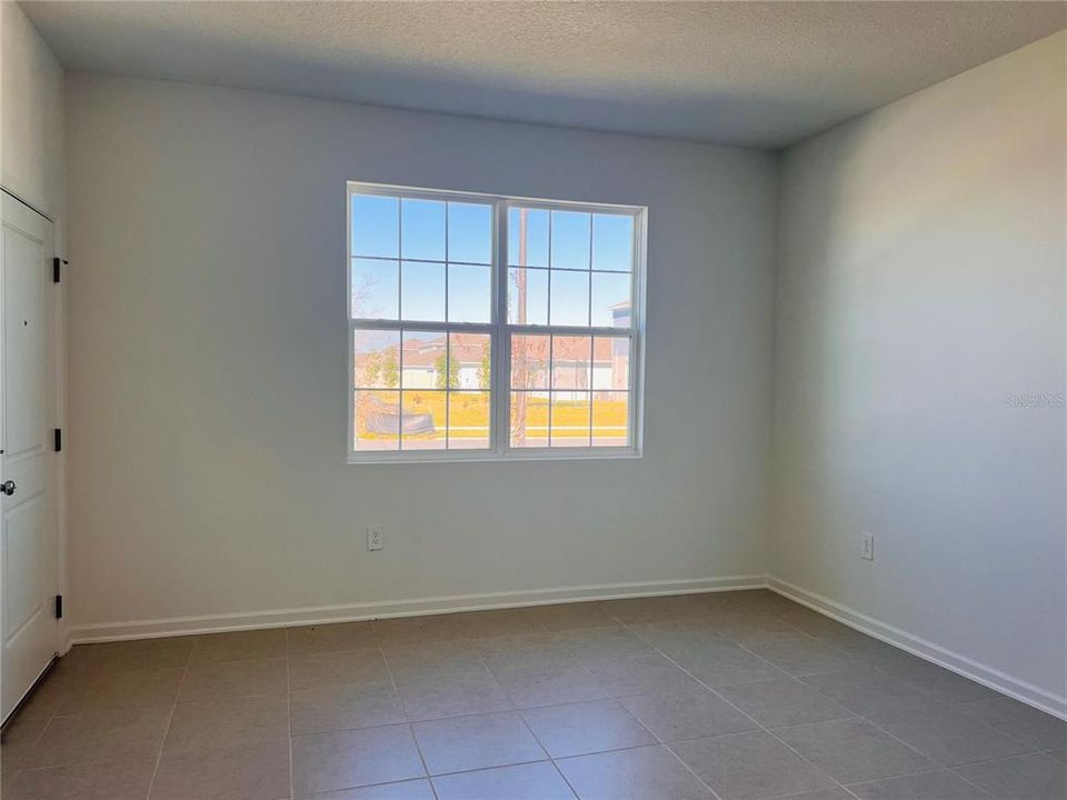 出租: $1,300 (1 贝兹, 1 浴室, 2109 平方英尺)