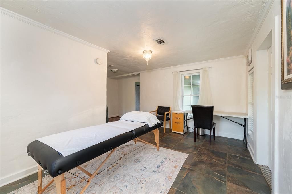 For Sale: $260,000 (3 beds, 2 baths, 758 Square Feet)