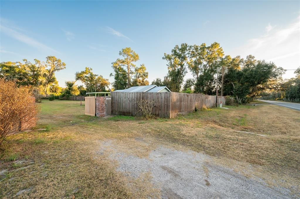 For Sale: $260,000 (3 beds, 2 baths, 758 Square Feet)