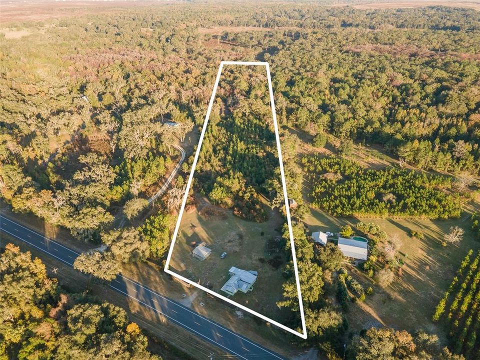 For Sale: $260,000 (3 beds, 2 baths, 758 Square Feet)