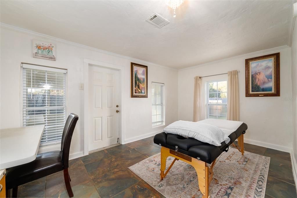 For Sale: $260,000 (3 beds, 2 baths, 758 Square Feet)