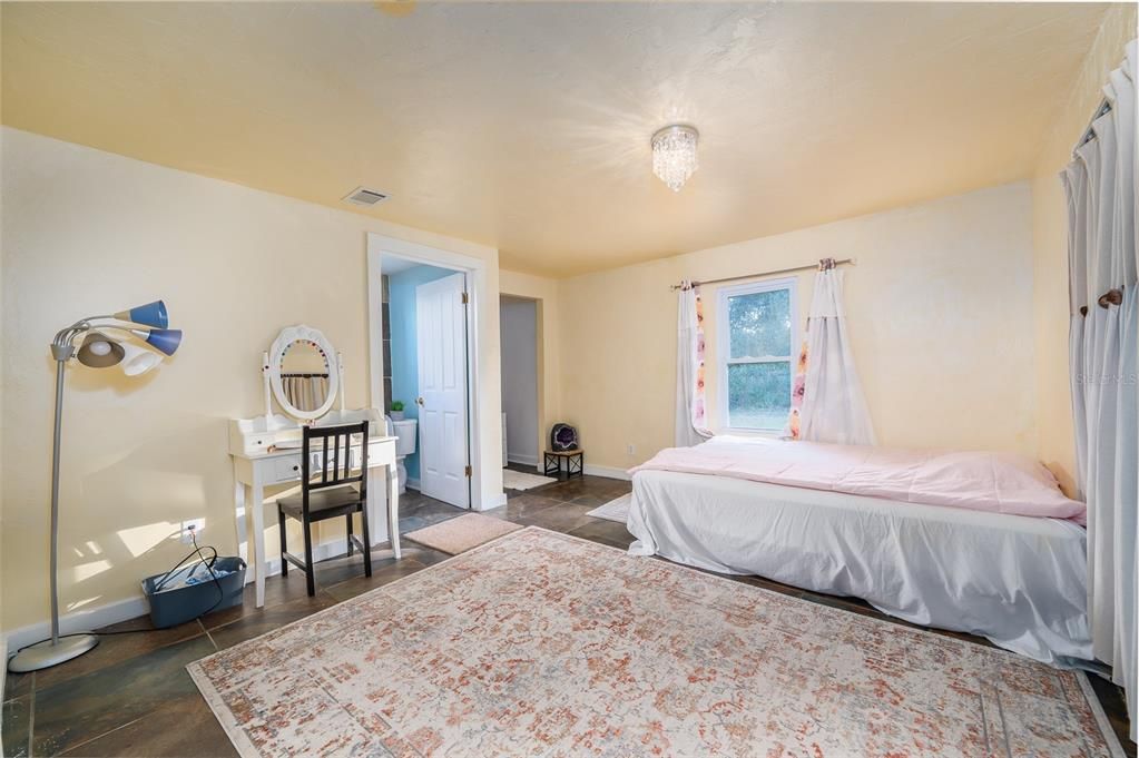 For Sale: $260,000 (3 beds, 2 baths, 758 Square Feet)