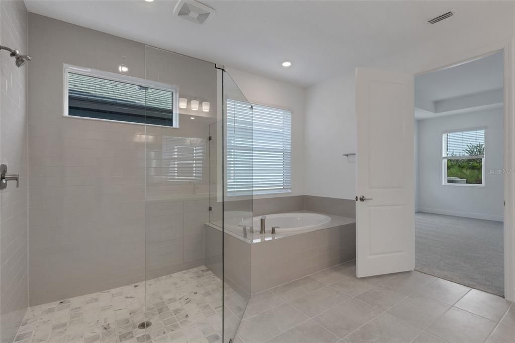 待售: $849,999 (4 贝兹, 3 浴室, 3661 平方英尺)